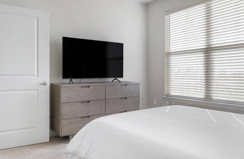 El Paso Apartment | Modern Apartment in Prime Location (ID4381X30)