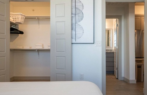 El Paso Apartment | Modern Apartment in Prime Location (ID8372X28)