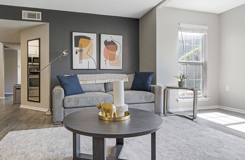 Cordova Apartment | Modern Apartment in Prime Location (ID9825X48)