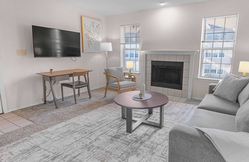 Greenwich Apartment | Modern Apartment in Prime Location (ID6372X76)