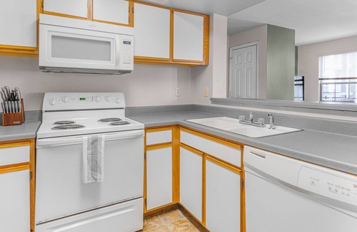 Wichita Apartment | Modern Apartment in Prime Location (ID9304X07)