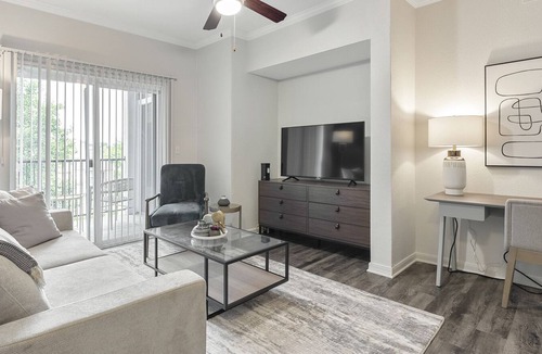 East Riverside - Oltorf Apartment | Modern Apartment in Prime Location (ID9196X09)
