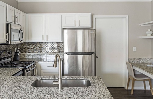 McNeil Apartment | Modern Apartment in Prime Location (ID8629X70)