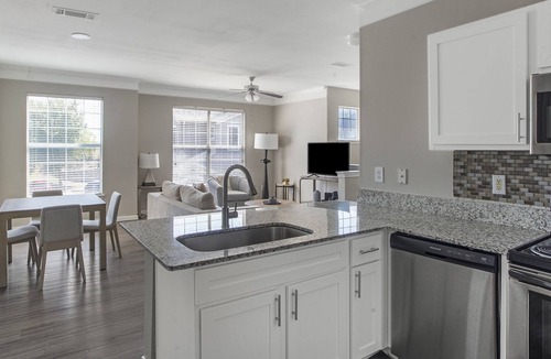 McNeil Apartment | Modern Apartment in Prime Location (ID8629X70)