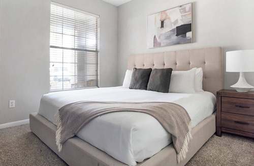 McNeil Apartment | Modern Apartment in Prime Location (ID6101X53)