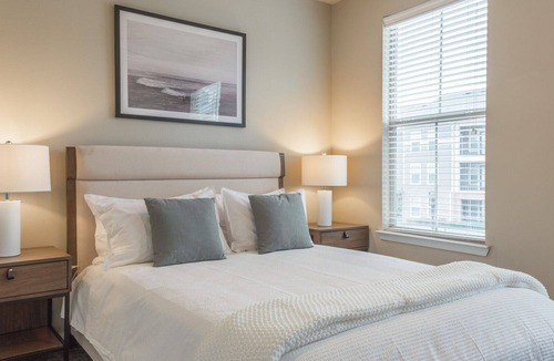 Bixby Apartment | Modern Apartment in Prime Location (ID3987)