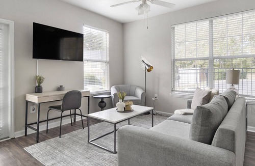 Apex Apartment | Modern Apartment in Prime Location (ID1213X665)