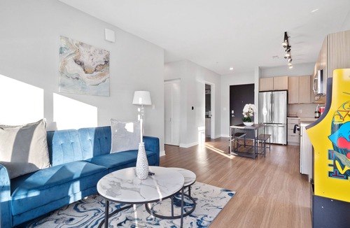 Compton Heights Apartment | Modern Apartment in St. Louis! Pool! Free Parking! Gym!
