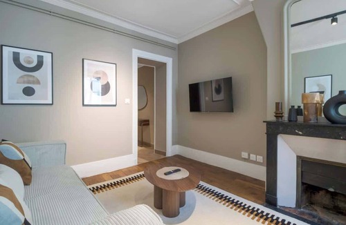 Quartier des Invalides Apartment | Modern apartment in the heart of the 7th arrondissement