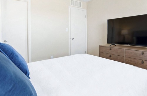 Albuquerque Apartment | Modern Apartment in Prime Location (ID7063X24)