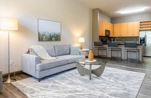 Mid City South Apartment | Modern Apartment in Prime Location (ID5081X7)