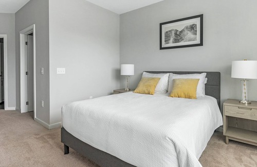 Chapel Hill Apartment | Modern Apartment in Prime Location (ID9029X82)