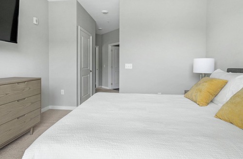 Chapel Hill Apartment | Modern Apartment in Prime Location (ID9029X82)