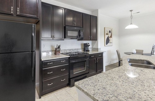 Chesapeake Apartment | Modern Apartment in Prime Location (ID1380X852)