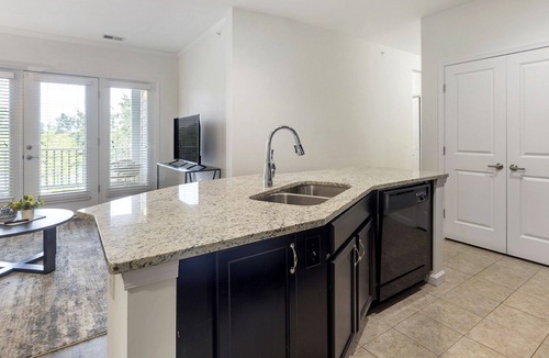 Chesapeake Apartment | Modern Apartment in Prime Location (ID1380X852)