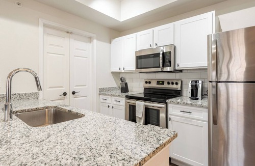 Fort Worth Apartment | Modern Apartment in Prime Location (ID2679X34)