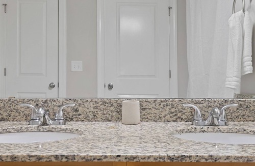 Greensboro Apartment | Modern Apartment in Prime Location (ID7976X37)