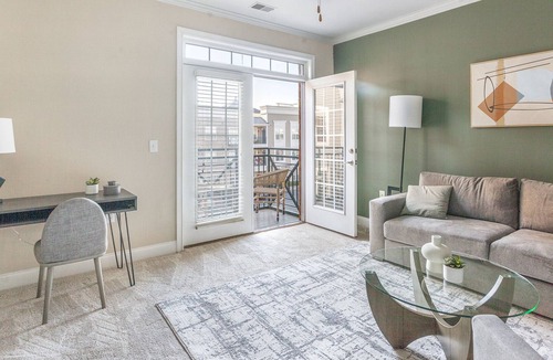 Greensboro Apartment | Modern Apartment in Prime Location (ID1285X345)