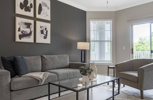 Raleigh Apartment | Modern Apartment in Prime Location (ID1004X259)