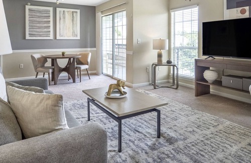 Midlothian Apartment | Modern Apartment in Prime Location (ID7856X82)