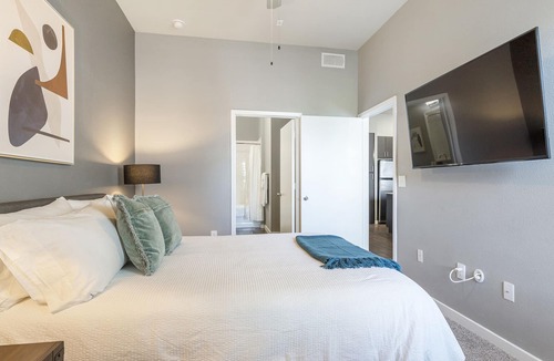 Terrell Heights Apartment | Modern Apartment in Prime Location (ID5045X9)
