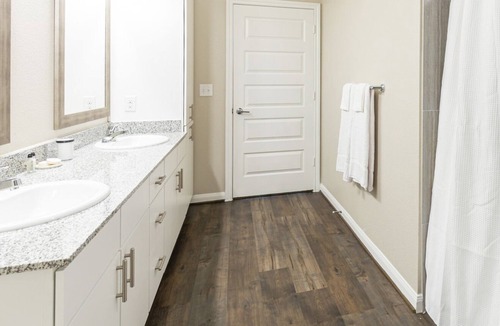 Stone Oak Apartment | Modern Apartment in Prime Location (ID6031X46)