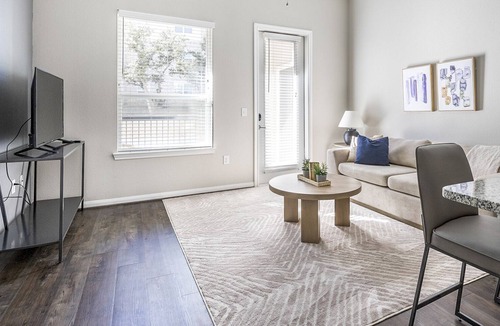 Stone Oak Apartment | Modern Apartment in Prime Location (ID8966X34)