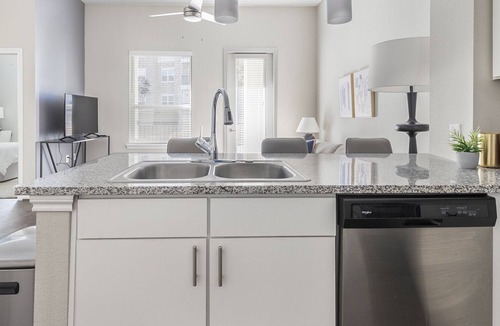 Stone Oak Apartment | Modern Apartment in Prime Location (ID8966X34)
