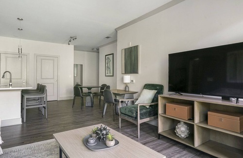 Short Pump Apartment | Modern Apartment in Prime Location (ID6167X30)