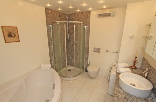 Ascona Apartment | Modern apartment in well-kept residence with indoor pool