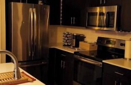 Los Indios Apartment | Modern Apartment N. Austin w/adjustable bed! :D