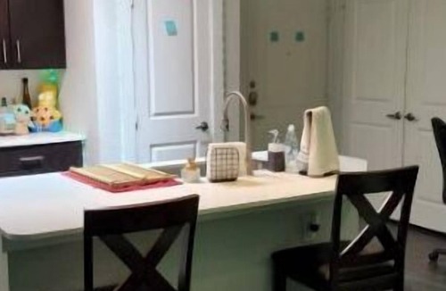 Los Indios Apartment | Modern Apartment N. Austin w/adjustable bed! :D