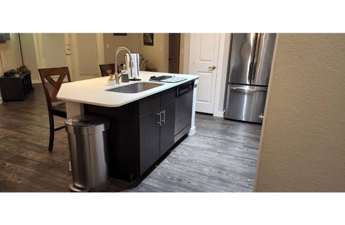 Los Indios Apartment | Modern Apartment N. Austin w/adjustable bed! :D