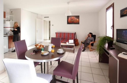 Carcassonne Apartment | Modern Apartment Near Carcassonne