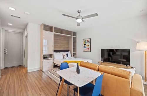 Waller Creek District Hotel | Modern Apartment | Near Austin Convention Center w/Top of Line Kitchen