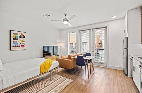 Waller Creek District Hotel | Modern Apartment | Near Austin Convention Center w/Top of Line Kitchen