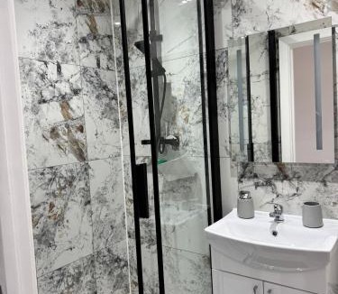 Quinton Apartment | Modern Apartment Near Birmingham