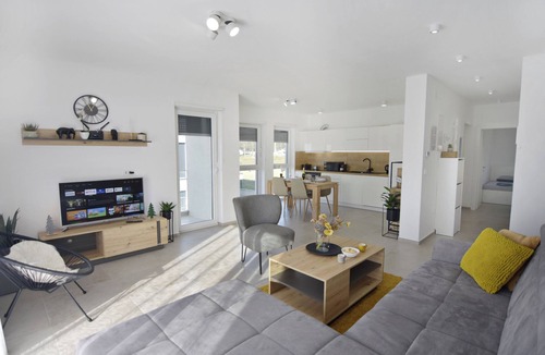 Valica Apartment | Modern apartment near Kanegra Beach