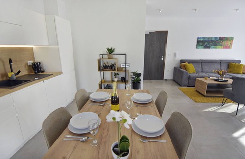 Valica Apartment | Modern apartment near Kanegra Beach