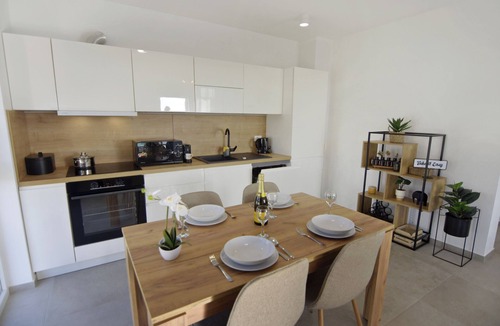 Valica Apartment | Modern apartment near Kanegra Beach