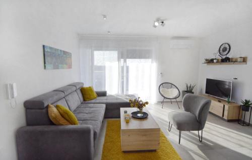 Valica Apartment | Modern apartment near Kanegra Beach