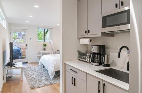 Columbia City Apartment | Modern apartment near light rail