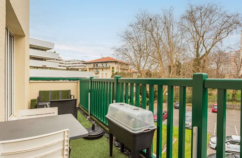 Anglet Apartment | Modern Apartment Near Shops, 5 mins from Bayonne, 10 mins from Anglet Beaches