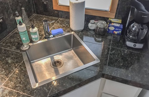 North University Apartment | Modern apartment near the University of Texas