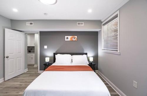Petersburg Apartment | Modern Apartment near Ft GreggAdams and VSU