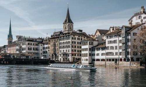 Center Apartment | Modern apartment next to Zurich HB with roof terrace