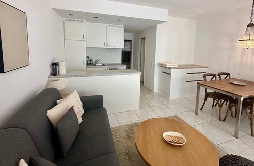Orselina Apartment | Modern apartment on the 3rd floor for 1-4 persons.
