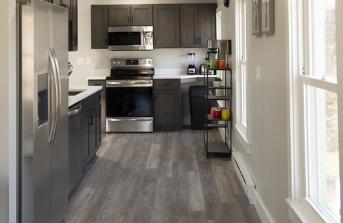 Burdett Apartment | Modern Apartment Overlooking Waterfalls