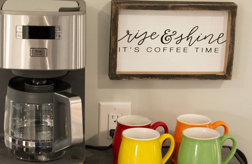 Burdett Apartment | Modern Apartment Overlooking Waterfalls