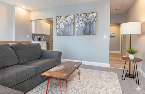 Orono House | Modern Apartment| Peaceful Community